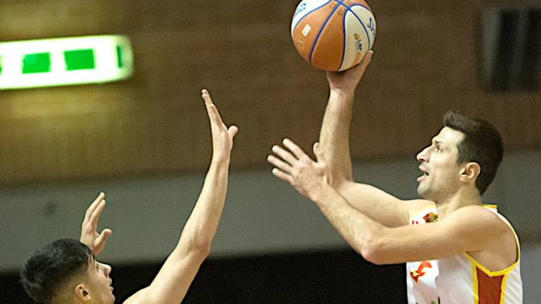 Basket A2, Cinciarini e il cuore OraSì: Vittoria dedicata a Denegri Basket A2, Cinciarini e il cuore OraSì: Vittoria dedicata a Denegri