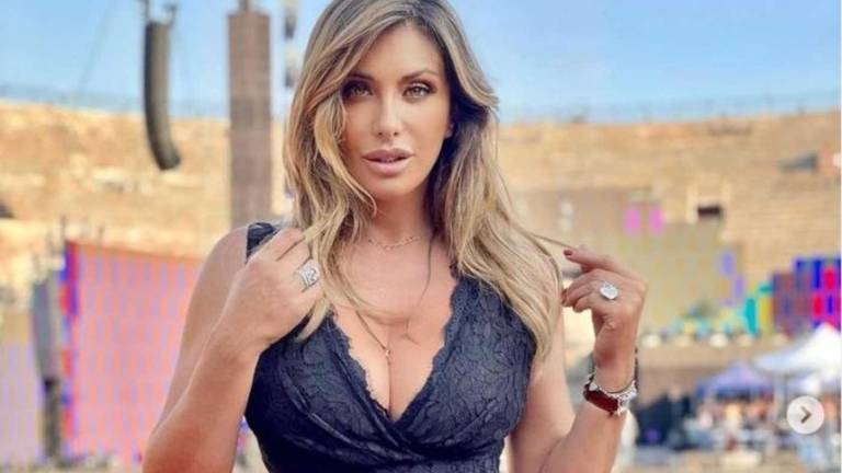 Riccione. Raccolta fondi, Cecchetto organizza una cena elettorale con Sabrina Salerno Riccione. Raccolta fondi, Cecchetto organizza una cena elettorale con Sabrina Salerno