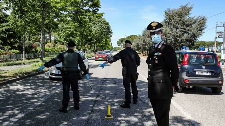 Imola, sparano dal finestrino dell'auto per spaventare gli automobilisti Imola, sparano dal finestrino dell'auto per spaventare gli automobilisti