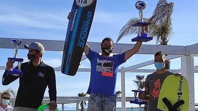 Kite surf, Lorenzo Boschetti dominatore a Torre Annunziata Kite surf, Lorenzo Boschetti dominatore a Torre Annunziata