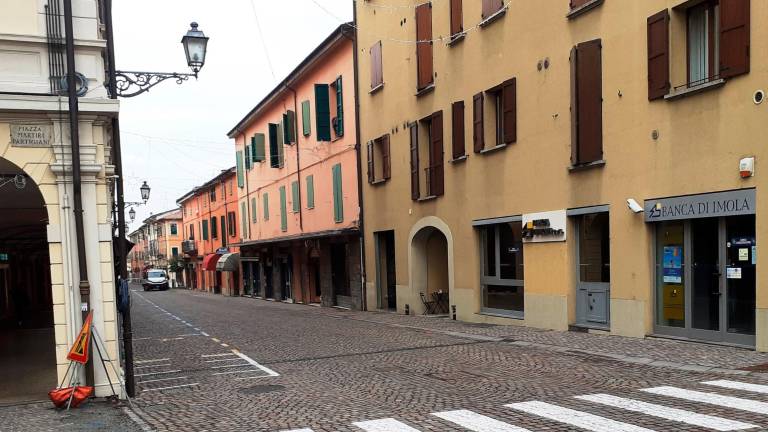 Castel San Pietro Terme. Riaperto il marciapiede via Cavour. Il Comune: “Più bello e più accessibile” Castel San Pietro Terme. Riaperto il marciapiede via Cavour. Il Comune: “Più bello e più accessibile”