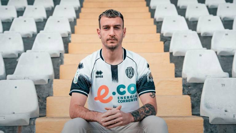 Primo giorno di Antonino La Gumina a Cesena: il nuovo attaccante ha firmato, ha scelto la maglia numero 27 e si è allenato a Villa Silvia Primo giorno di Antonino La Gumina a Cesena: il nuovo attaccante ha firmato, ha scelto la maglia numero 27 e si è allenato a Villa Silvia