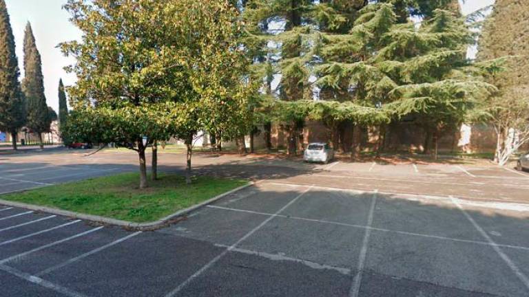 Stop ai tir, camper e bus nei parcheggi dei cimiteri di Riccione, ora la sosta è con disco orario Stop ai tir, camper e bus nei parcheggi dei cimiteri di Riccione, ora la sosta è con disco orario
