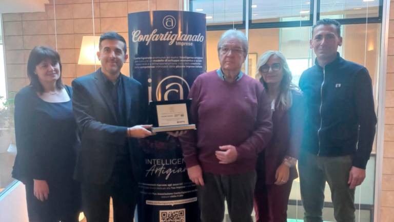 Cesena, “a 72 anni lascio l’officina in ottime mani”: Confartigianato premia Walther Targhini Cesena, “a 72 anni lascio l’officina in ottime mani”: Confartigianato premia Walther Targhini