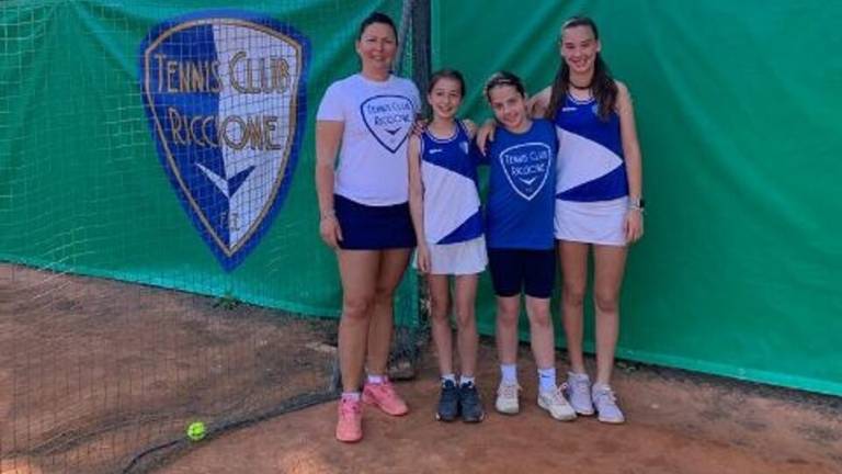 Tennis, Tc Riccione A e Tc Faenza A in semifinale nel tabellone regionali dei tricolori Under 12 femminili Tennis, Tc Riccione A e Tc Faenza A in semifinale nel tabellone regionali dei tricolori Under 12 femminili