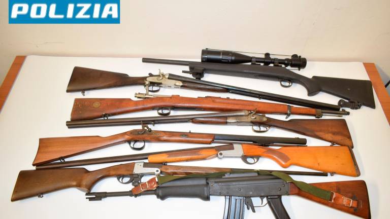 Cesena, aveva decine di armi da guerra e clandestine: scatta l’arresto - Gallery