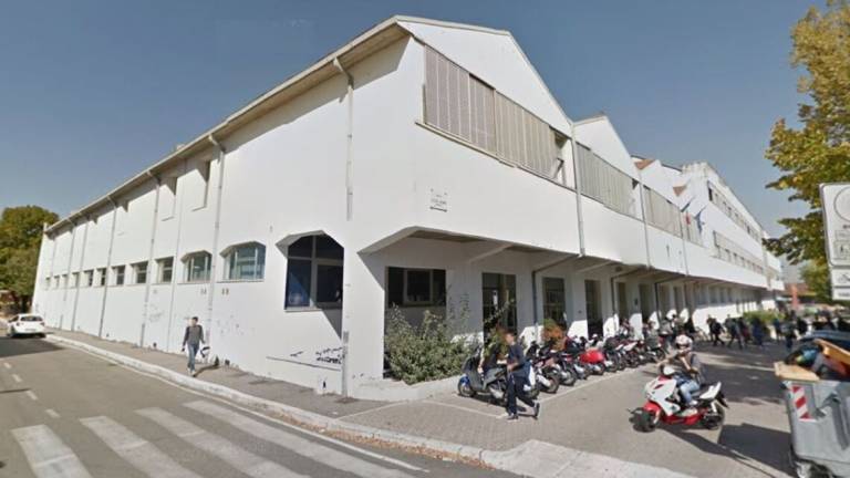 Il coronavirus torna al liceo Righi di Cesena: prima in quarantena Il coronavirus torna al liceo Righi di Cesena: prima in quarantena