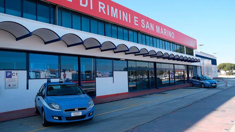 Il viceministro tifa per l’aeroporto di Forlì? Il sindaco di Rimini protesta: “Una logica inaccettabile”. Colombo: “Pd responsabile di un fallimento gestionale” Il viceministro tifa per l’aeroporto di Forlì? Il sindaco di Rimini protesta: “Una logica inaccettabile”. Colombo: “Pd responsabile di un fallimento gestionale”