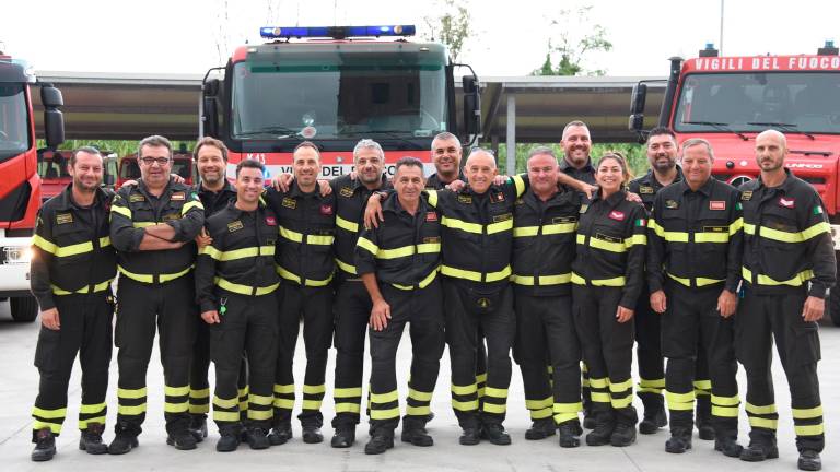 Rimini, in pensione dopo 35 anni nei vigili del fuoco: il saluto dei colleghi GALLERY Rimini, in pensione dopo 35 anni nei vigili del fuoco: il saluto dei colleghi GALLERY