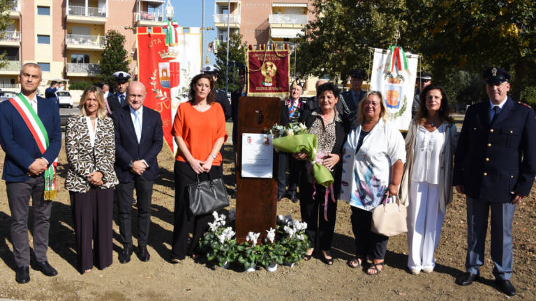 Rimini. Ucciso dalla banda della Uno Bianca, giardino di via Bidente dedicato ad Antonio Mosca VIDEO Rimini. Ucciso dalla banda della Uno Bianca, giardino di via Bidente dedicato ad Antonio Mosca VIDEO