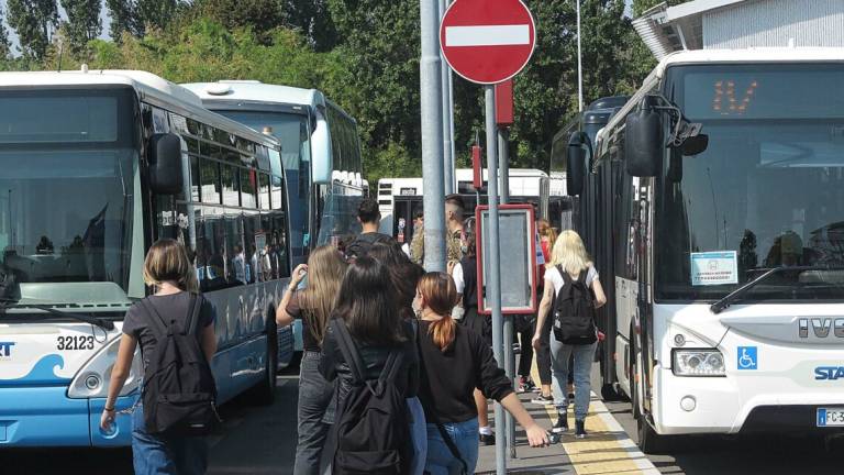 Covid. Bus affollati, la sindaca di Riccione contro la Provincia Covid. Bus affollati, la sindaca di Riccione contro la Provincia