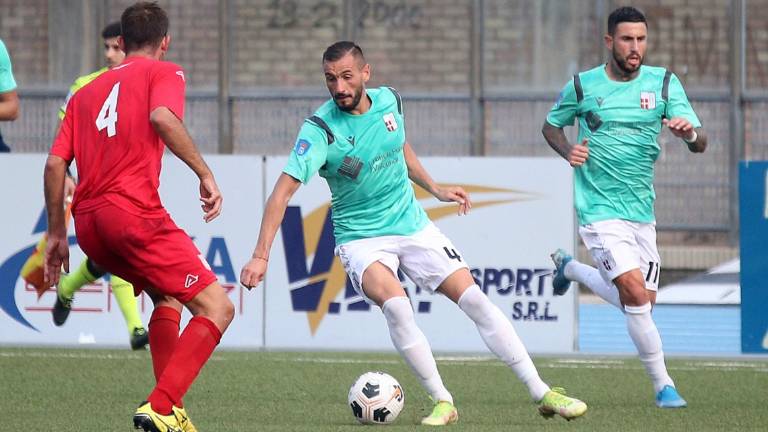 Calcio C, è il giorno di Tanasa: rinnova un anno con il Rimini e la Lnd lo premierà domani come miglior regista della D Calcio C, è il giorno di Tanasa: rinnova un anno con il Rimini e la Lnd lo premierà domani come miglior regista della D