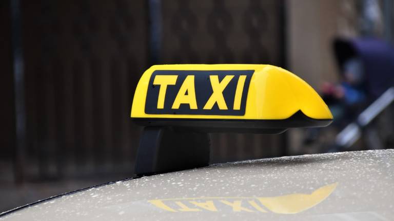 Prende un taxi e va a rubare all'outlet, era ai domiciliari Prende un taxi e va a rubare all'outlet, era ai domiciliari