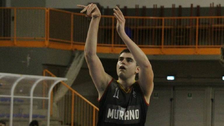 Basket B, Blacks: l'under Ballarin sotto i tabelloni Basket B, Blacks: l'under Ballarin sotto i tabelloni