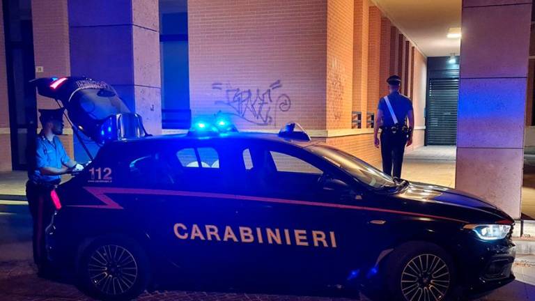 Forlì, “aiuto, il mio amico vuole uccidersi”: i Carabinieri fanno irruzione nell’appartamento e salvano un giovane Forlì, “aiuto, il mio amico vuole uccidersi”: i Carabinieri fanno irruzione nell’appartamento e salvano un giovane
