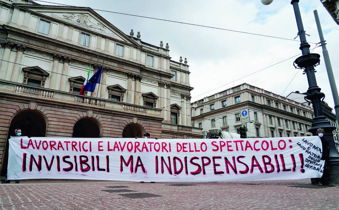 Il mondo dello spettacolo oggi in piazza a Bologna Il mondo dello spettacolo oggi in piazza a Bologna
