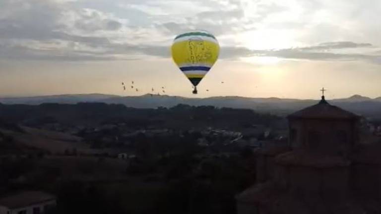 Cade dalla mongolfiera: 39enne cesenate morta a Siena Cade dalla mongolfiera: 39enne cesenate morta a Siena