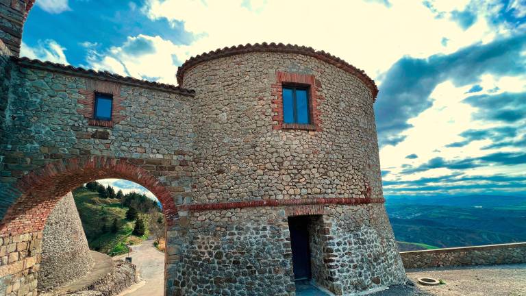 Rimini. Un castello in vendita per 3 milioni di euro Rimini. Un castello in vendita per 3 milioni di euro