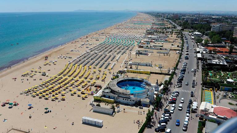 In ballo ci sono gli indennizzi per i bagnini che potrebbero perdere gli stabilimenti balneari con le evidenze pubbliche In ballo ci sono gli indennizzi per i bagnini che potrebbero perdere gli stabilimenti balneari con le evidenze pubbliche