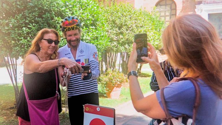 Ravenna, Jovanotti visita il centro storico: tappa a San Vitale e Galla Placidia Ravenna, Jovanotti visita il centro storico: tappa a San Vitale e Galla Placidia