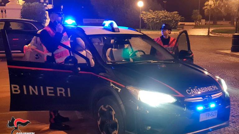 Gambettola, ubriaco aggredisce i Carabinieri e cerca di afferrare le fondine con le pistole: 37enne denunciato Gambettola, ubriaco aggredisce i Carabinieri e cerca di afferrare le fondine con le pistole: 37enne denunciato