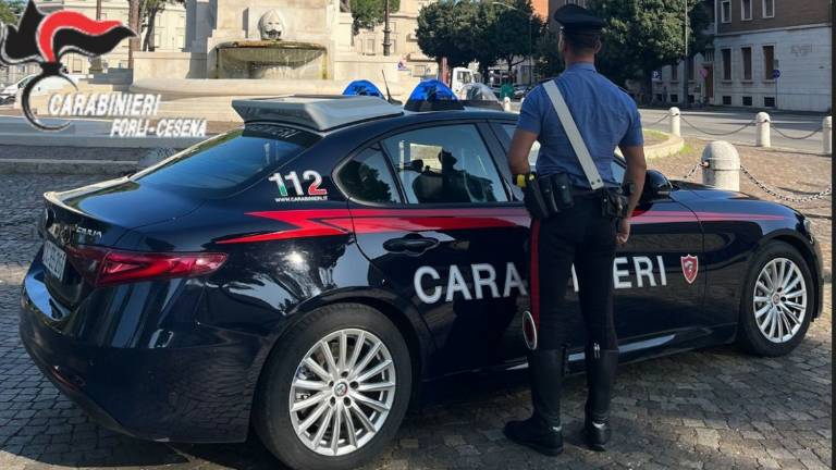 Forlì, causa un incidente e si spaccia per il fratello ai Carabinieri: scatta la denuncia Forlì, causa un incidente e si spaccia per il fratello ai Carabinieri: scatta la denuncia