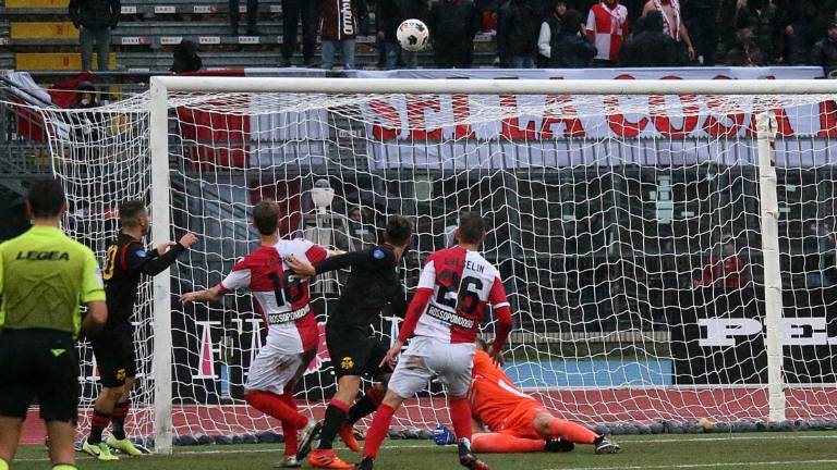 Calcio D, Ravenna-Rimini: un maxischermo al Romeo Neri Calcio D, Ravenna-Rimini: un maxischermo al Romeo Neri