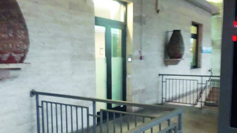 Faenza, colpo fallito alla cassaforte della biglietteria in stazione Faenza, colpo fallito alla cassaforte della biglietteria in stazione