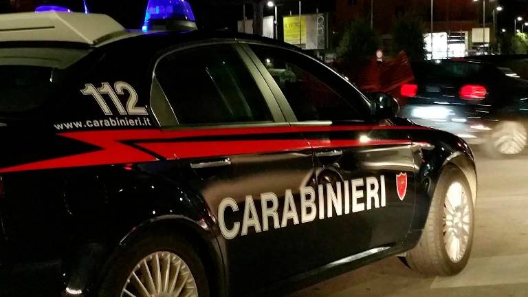 Ravenna, insegue la ex in auto. Arrestato, aveva una pistola Ravenna, insegue la ex in auto. Arrestato, aveva una pistola