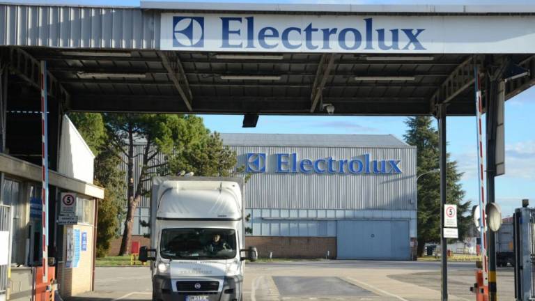 Forlì, Electrolux: contratto di solidarietà da ottobre e niente esuberi, scongiurati 110 licenziamenti Forlì, Electrolux: contratto di solidarietà da ottobre e niente esuberi, scongiurati 110 licenziamenti