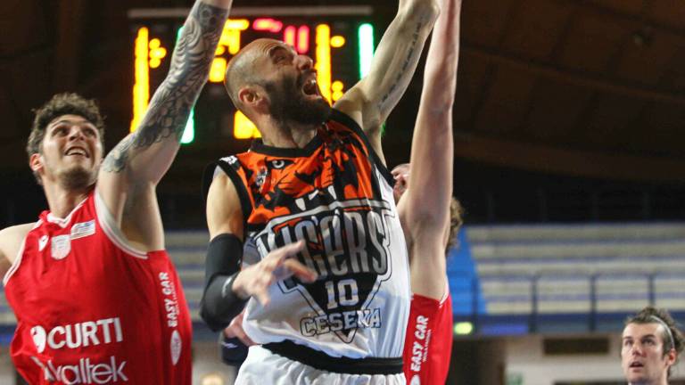 Basket B, i Tigers dominano il derby contro Imola (81-55) Basket B, i Tigers dominano il derby contro Imola (81-55)