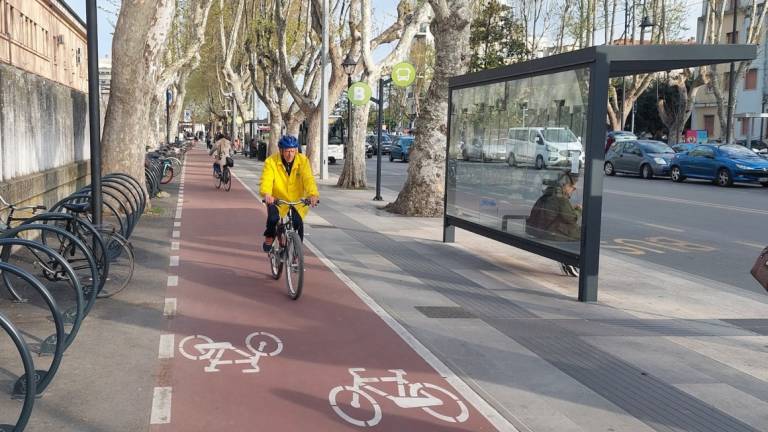 Rimini, Piazzale Cesare Battisti: terminati i lavori sul lato mare Rimini, Piazzale Cesare Battisti: terminati i lavori sul lato mare