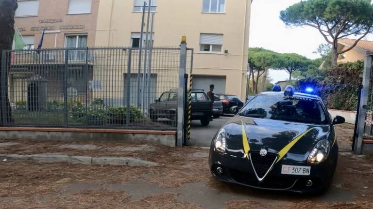Taglieggiava il titolare di uno stabilimento di Milano Marittima, arrestato per estorsione Taglieggiava il titolare di uno stabilimento di Milano Marittima, arrestato per estorsione