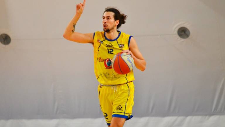 Basket B, Andrea Costa, arriva la guardia sammarinese Federico Tognacci Basket B, Andrea Costa, arriva la guardia sammarinese Federico Tognacci