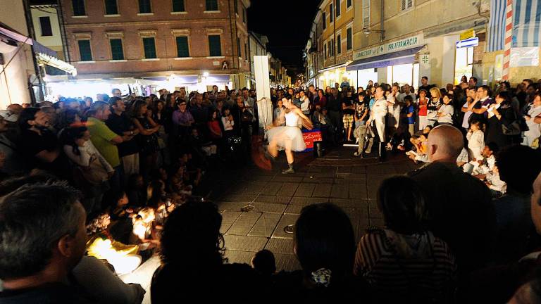 Festival di Santarcangelo declassato, fondi governativi a rischio. Il sindaco: «Attacco alla libertà di espressione”. Colombo (FdI): «Soddisfatta» Festival di Santarcangelo declassato, fondi governativi a rischio. Il sindaco: «Attacco alla libertà di espressione”. Colombo (FdI): «Soddisfatta»