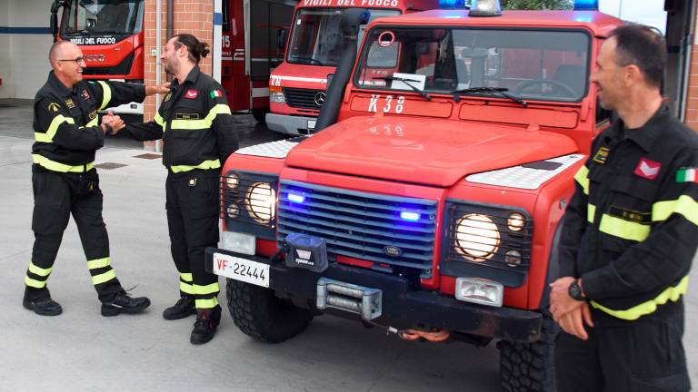 Rimini, in pensione dopo 35 anni nei vigili del fuoco: il saluto dei colleghi GALLERY Rimini, in pensione dopo 35 anni nei vigili del fuoco: il saluto dei colleghi GALLERY