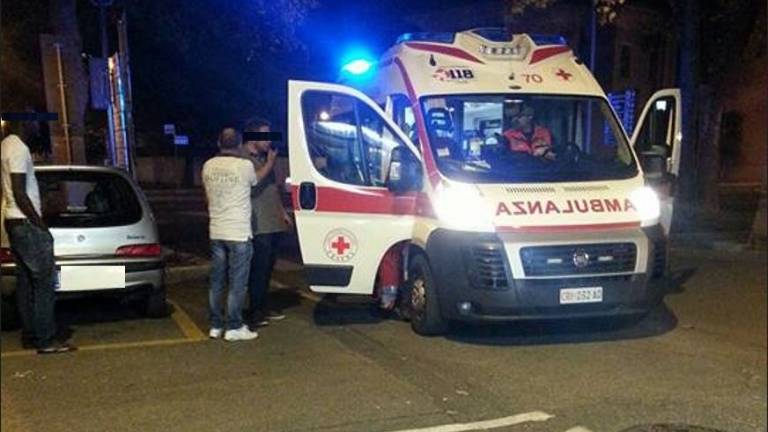 Cesena, picchia tutti con la stampella: 5 feriti ed un disabile arrestato Cesena, picchia tutti con la stampella: 5 feriti ed un disabile arrestato