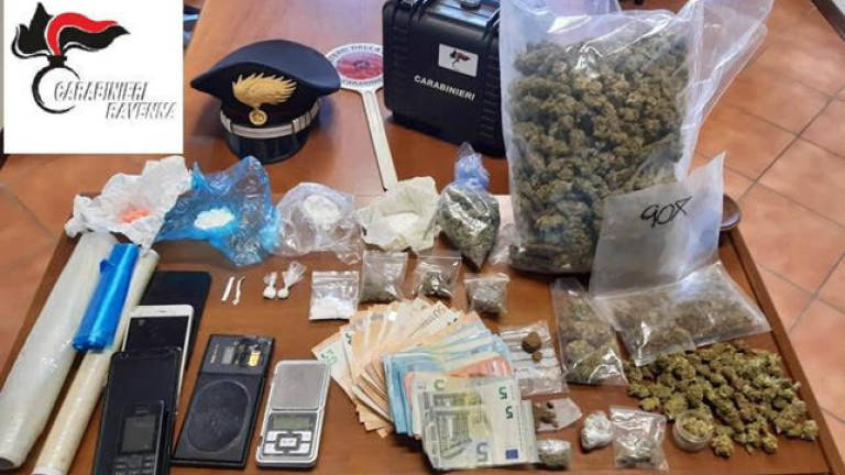 Market della droga in casa a Lido Adriano, presi dai carabinieri Market della droga in casa a Lido Adriano, presi dai carabinieri