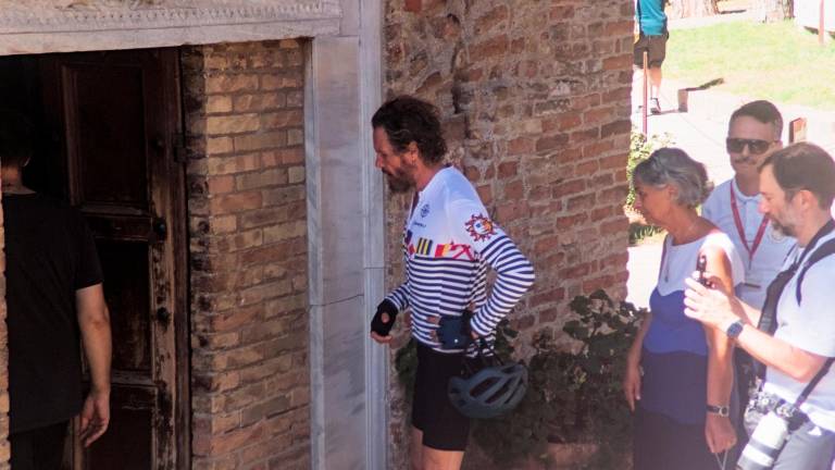 Ravenna, Jovanotti visita il centro storico: tappa a San Vitale e Galla Placidia Ravenna, Jovanotti visita il centro storico: tappa a San Vitale e Galla Placidia