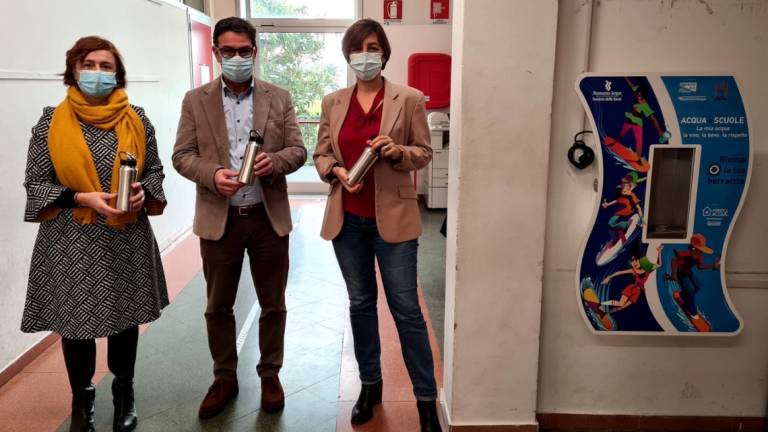 Santarcangelo, 385 borracce per la scuola media Franchini Santarcangelo, 385 borracce per la scuola media Franchini