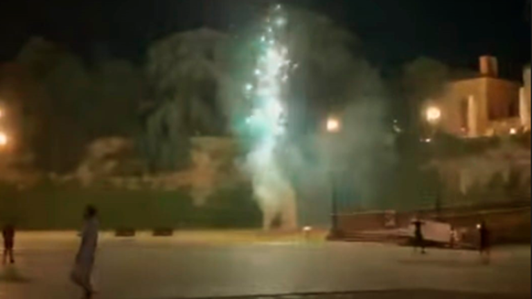 I fuochi d’artificio sparati davanti alla Rocca di Lugo, in pieno centro I fuochi d’artificio sparati davanti alla Rocca di Lugo, in pieno centro
