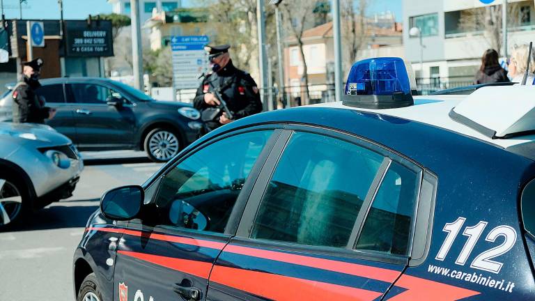 Riccione, tassisti abusivi che portavano i giovani in discoteca multati a Pasqua dai carabinieri Riccione, tassisti abusivi che portavano i giovani in discoteca multati a Pasqua dai carabinieri