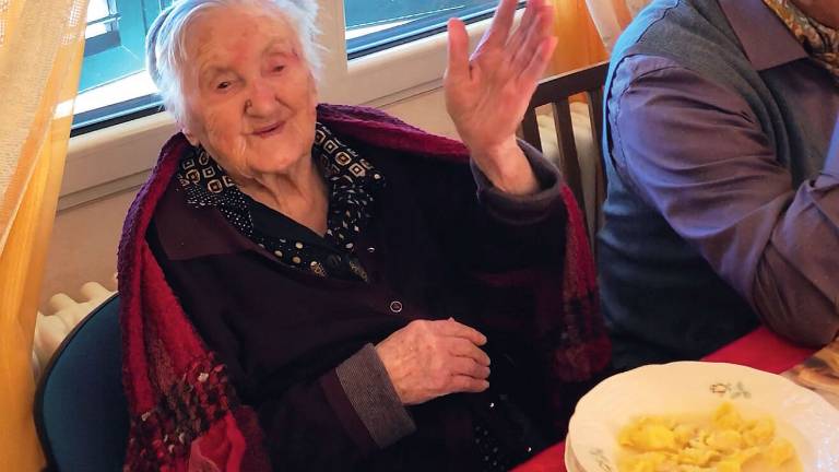 Rimini, nonna Maria compie 107 anni. Oggi la festa con figlie e nipoti Rimini, nonna Maria compie 107 anni. Oggi la festa con figlie e nipoti