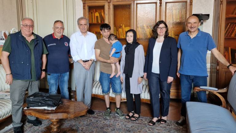 Scappato dai talebani e meccanico a Forlimpopoli: dopo un anno e mezzo riabbraccia moglie e figlio Scappato dai talebani e meccanico a Forlimpopoli: dopo un anno e mezzo riabbraccia moglie e figlio