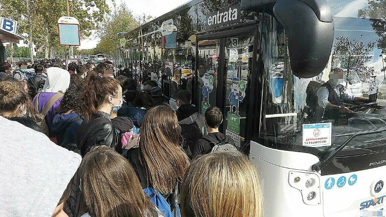 Rimini, scuole al 100%: allarme sul trasporto scolastico Rimini, scuole al 100%: allarme sul trasporto scolastico