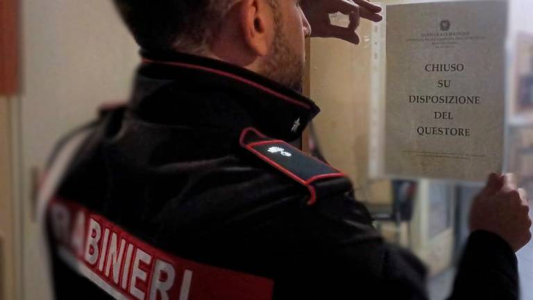 Risse, ubriachi e pregiudicati: i carabinieri chiudono un bar a Medicina Risse, ubriachi e pregiudicati: i carabinieri chiudono un bar a Medicina