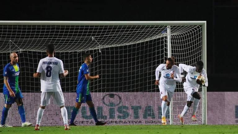 Calcio C, ora l'Imolese è anche... da sfogliare Calcio C, ora l'Imolese è anche... da sfogliare