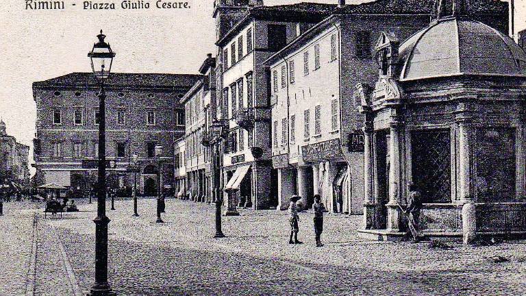 Rimini dalle lampade a petrolio alla luce elettrica Rimini dalle lampade a petrolio alla luce elettrica