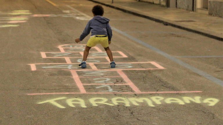 Russi, alla Fira di Sett Dulur scatta la... libertà di disegnare per strada Russi, alla Fira di Sett Dulur scatta la... libertà di disegnare per strada