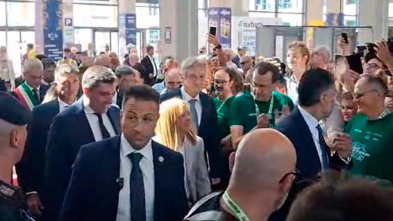 Meloni al Meeting di Rimini, applausi su immigrati, Israele e droga. Un piano casa per i giovani VIDEO Meloni al Meeting di Rimini, applausi su immigrati, Israele e droga. Un piano casa per i giovani VIDEO